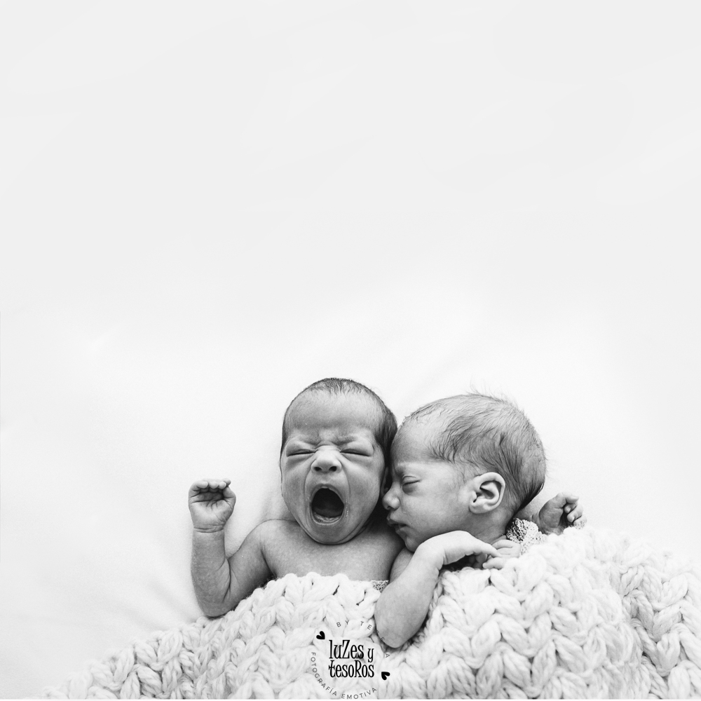 reportaje de gemelos recién nacido